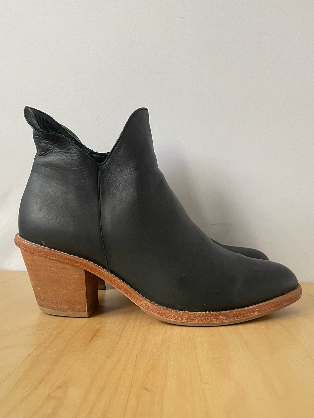 Poppy Barley The Two Point Five Ankle Boot | US 9
